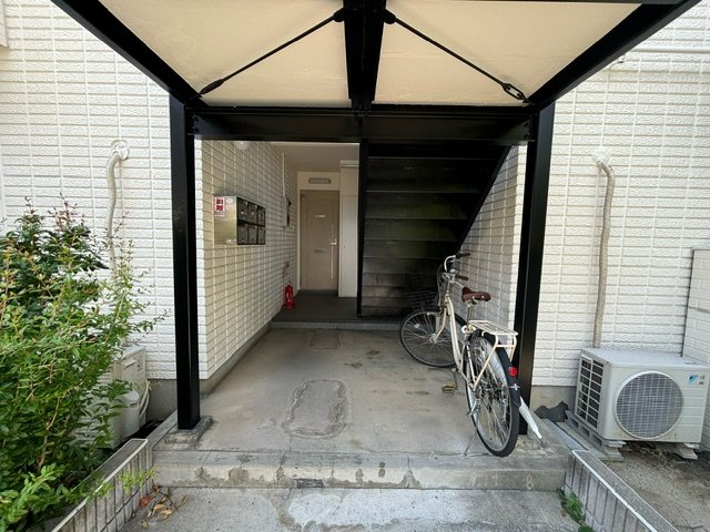 阪急千里線 吹田駅 徒歩8分 3階建 築38年の外観写真