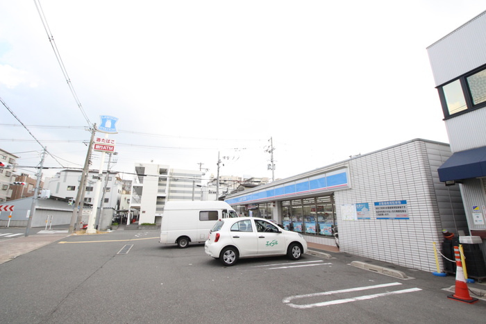 コンビニ　ローソン巽北１丁目店（コンビニ）まで739m