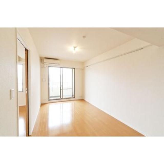 居室・リビング　写真は同タイプ住居です。