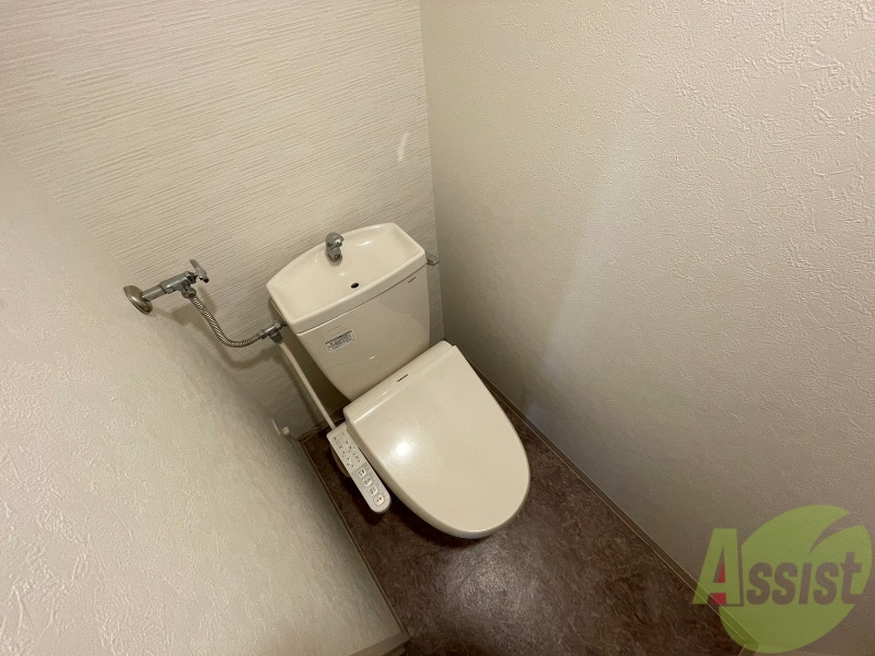 トイレ　こちらはトイレです。清潔感があり、安心して使用できます。