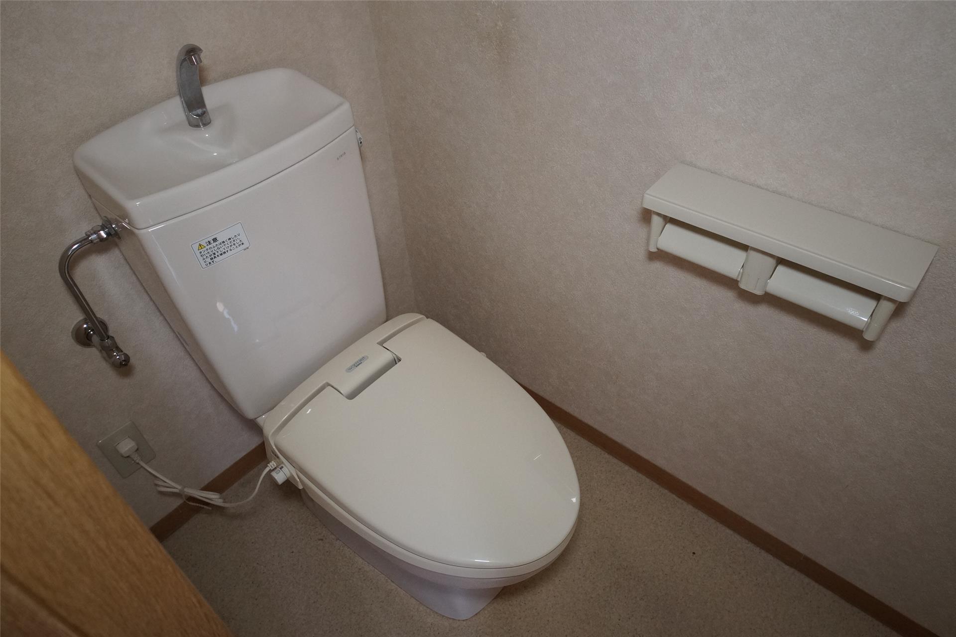 トムキャット 102のトイレ写真