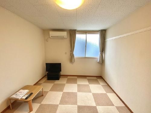 レオパレススターポート31の居間写真
