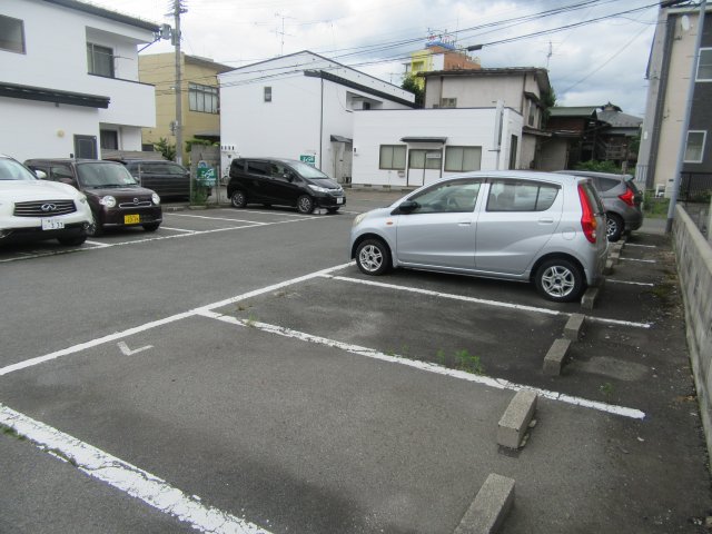 【コーポ麻生3号棟の駐車場】