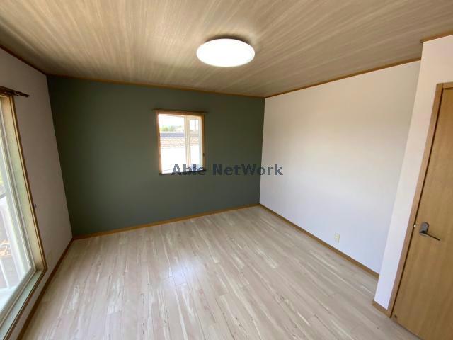 居室・リビング　クロス交換済み