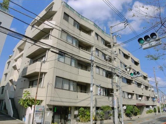 シャレーコート三田　ルーフテラスメゾネットタイプの建物外観