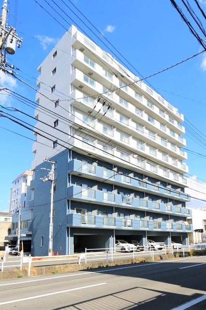 松山市湊町のマンションの建物外観