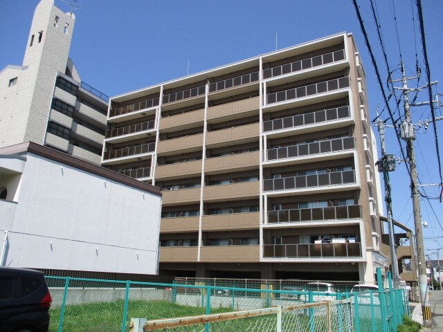 ルミエール箱崎駅前の建物外観