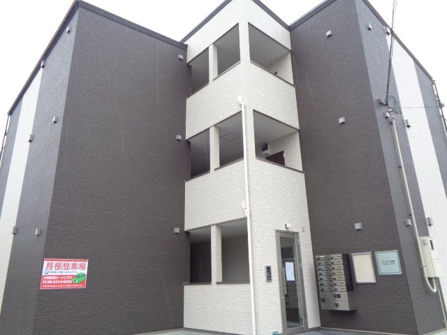 堺市堺区石津町のアパートの建物外観