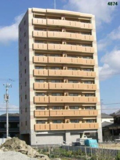 松山市中須賀のマンションの建物外観