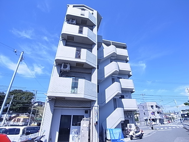 【神戸市垂水区本多聞のマンションの建物外観】