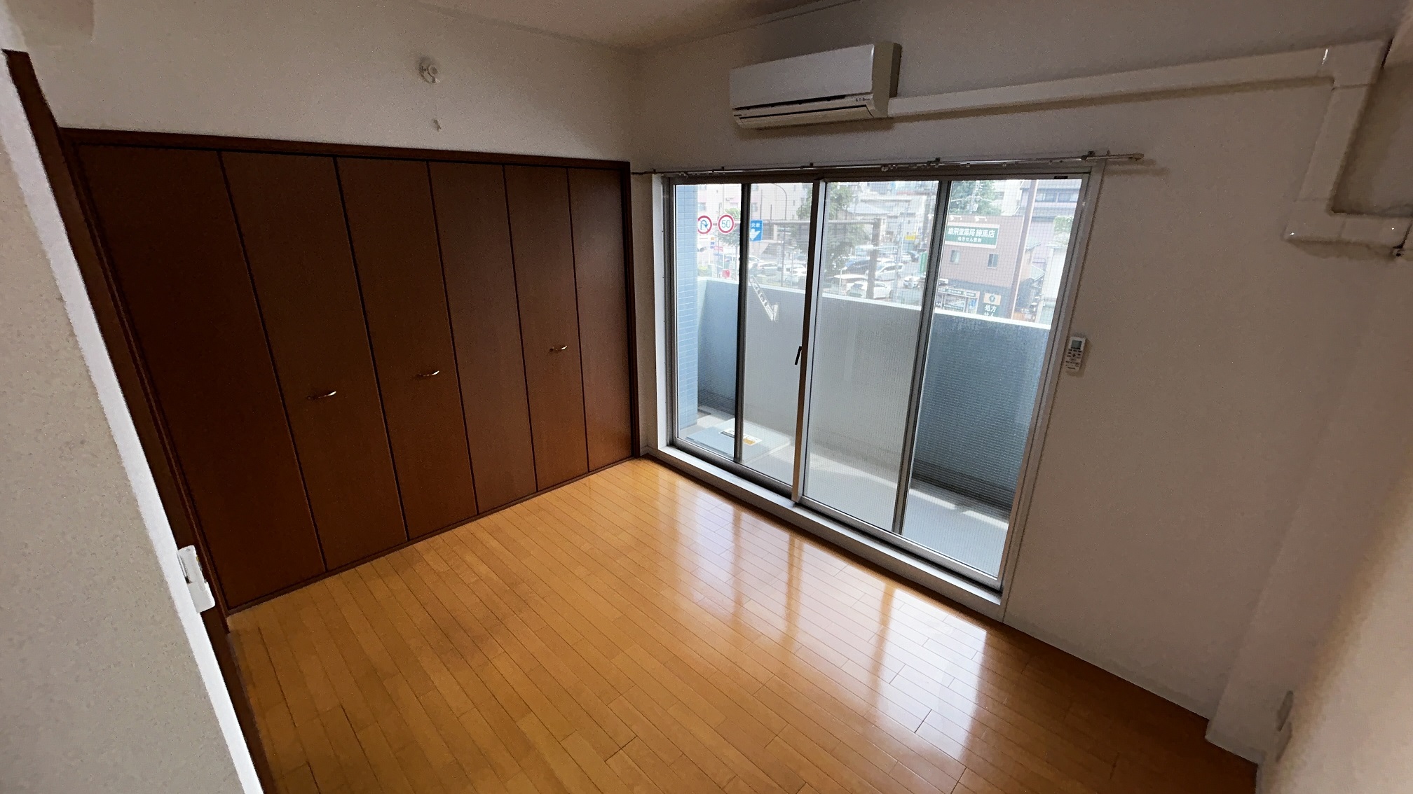 収納　洋室６帖　大型クローゼット