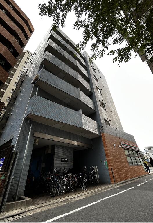建物外観　１Ｆコンビニの便利なマンション
