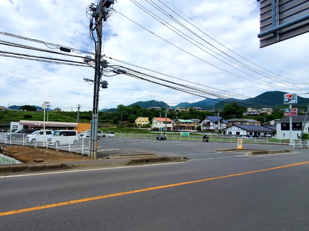 【上田市上野のアパートのコンビニ】