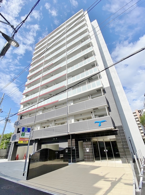 【大阪市淀川区十三本町のマンションの建物外観】