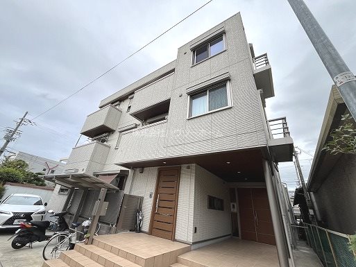 久世郡久御山町佐山のマンションの建物外観