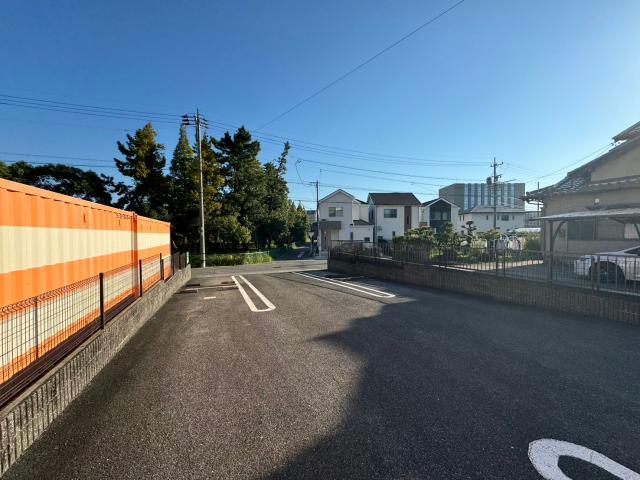 【碧南市栄町のアパートの駐車場】