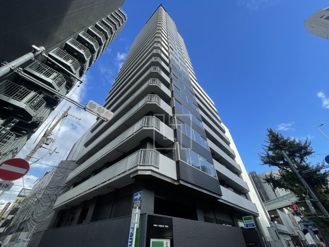 【大阪市北区曾根崎のマンションの建物外観】