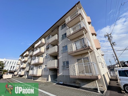 小牧市間々本町のマンションの建物外観