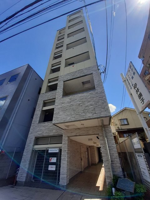 京都市南区東九条西山町のマンションの建物外観