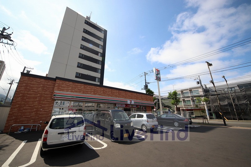 【札幌市豊平区平岸二条のマンションのコンビニ】