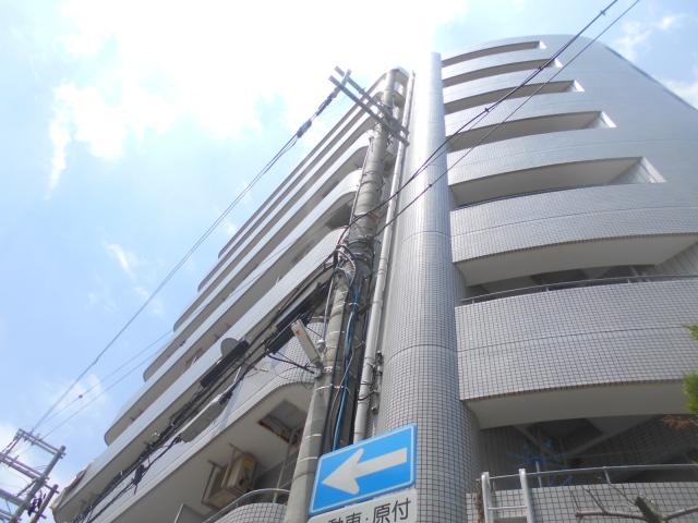 【神戸市灘区岩屋北町のマンションの建物外観】