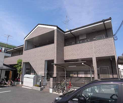 京都市西京区川島三重町のマンションの建物外観