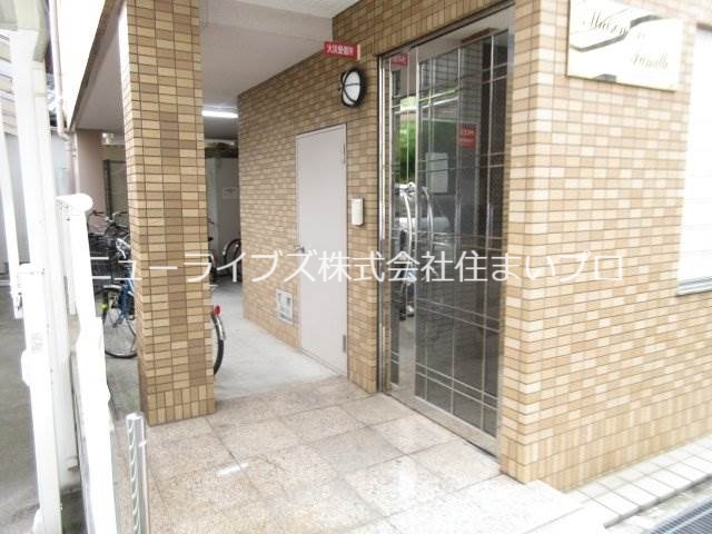 【寝屋川市下神田町のマンションのエントランス】