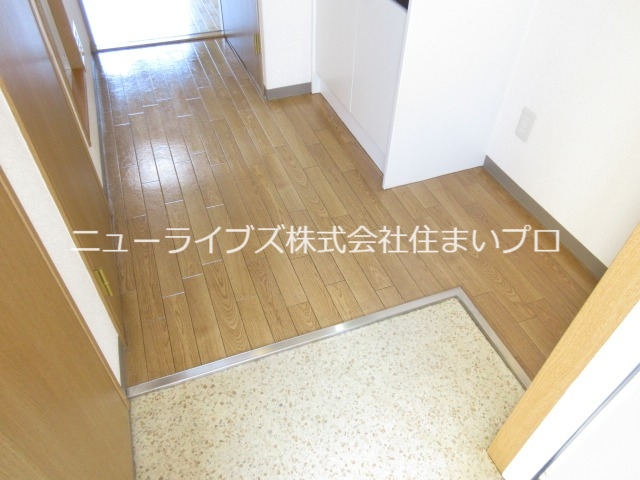 【寝屋川市下神田町のマンションの玄関】