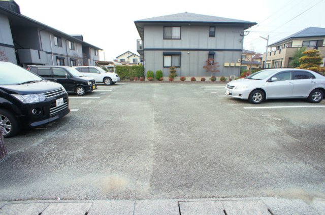駐車場　車をお持ちの方に嬉しい駐車場付きの物件です