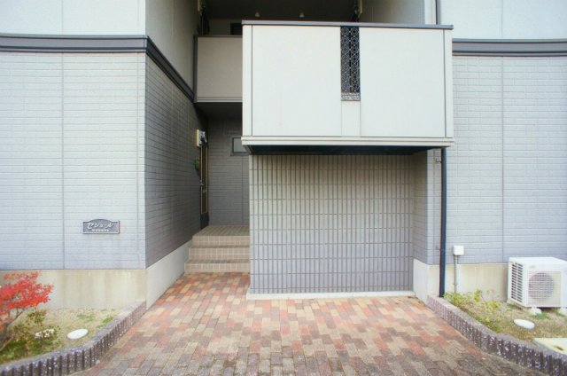 エントランス　建物の内部です