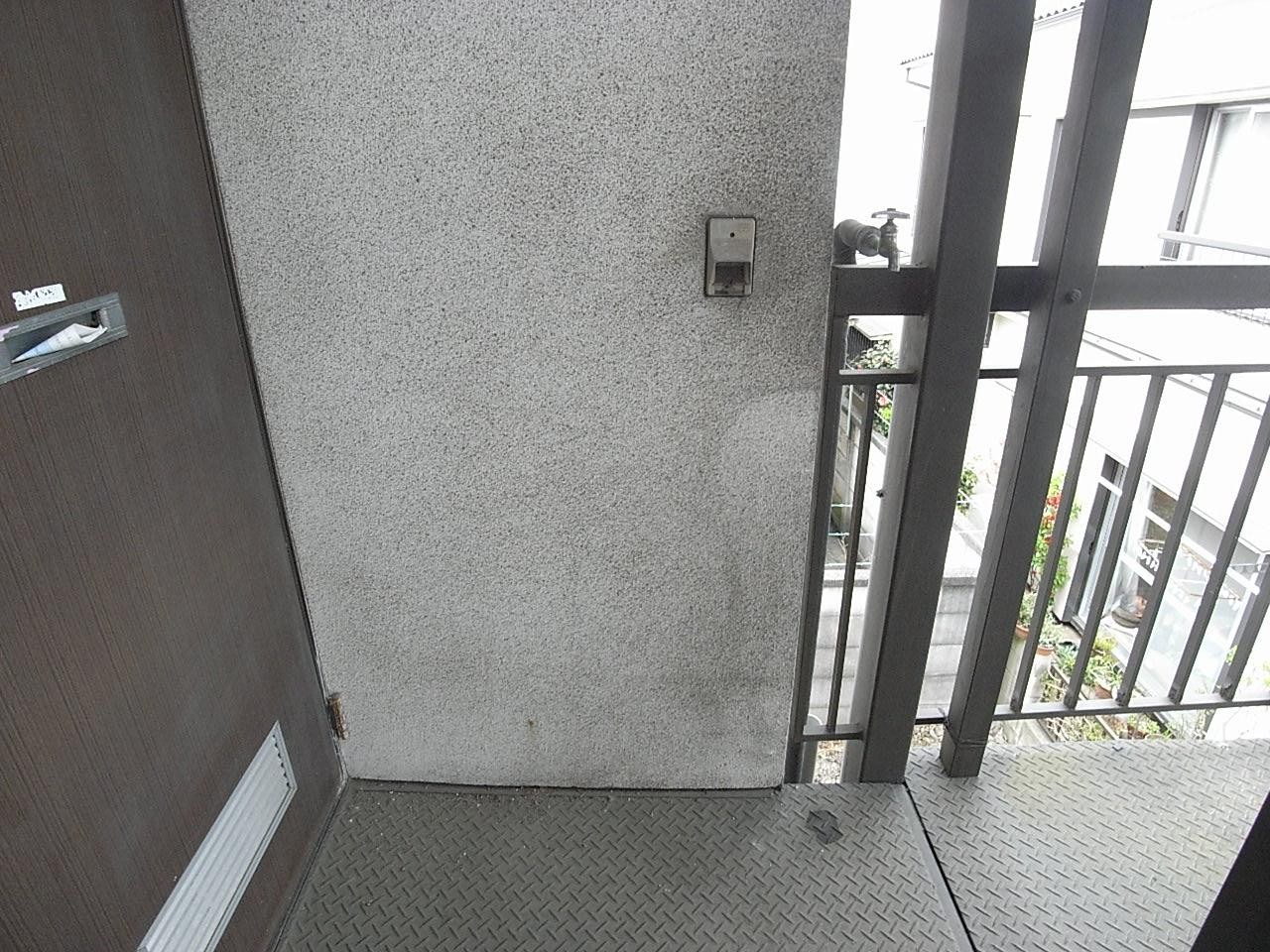 バルコニー　洗濯機置き場