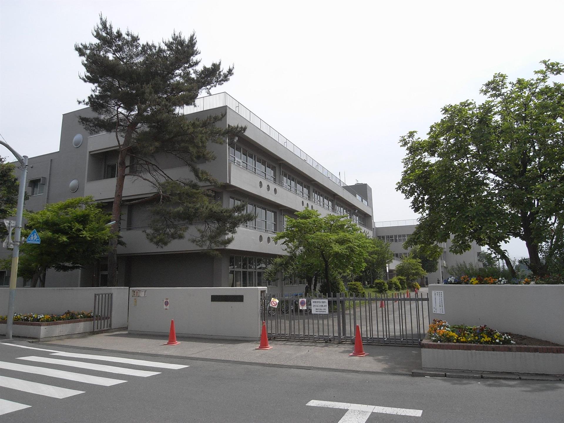 小学校　青梅市立霞台小学校（小学校）まで850m
