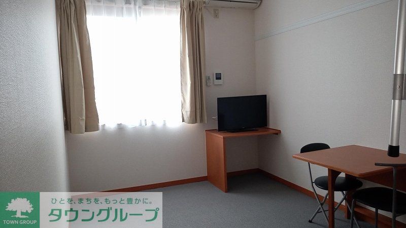 居室・リビング　備品は部屋毎に異なります。１Ｆのみフローリング。