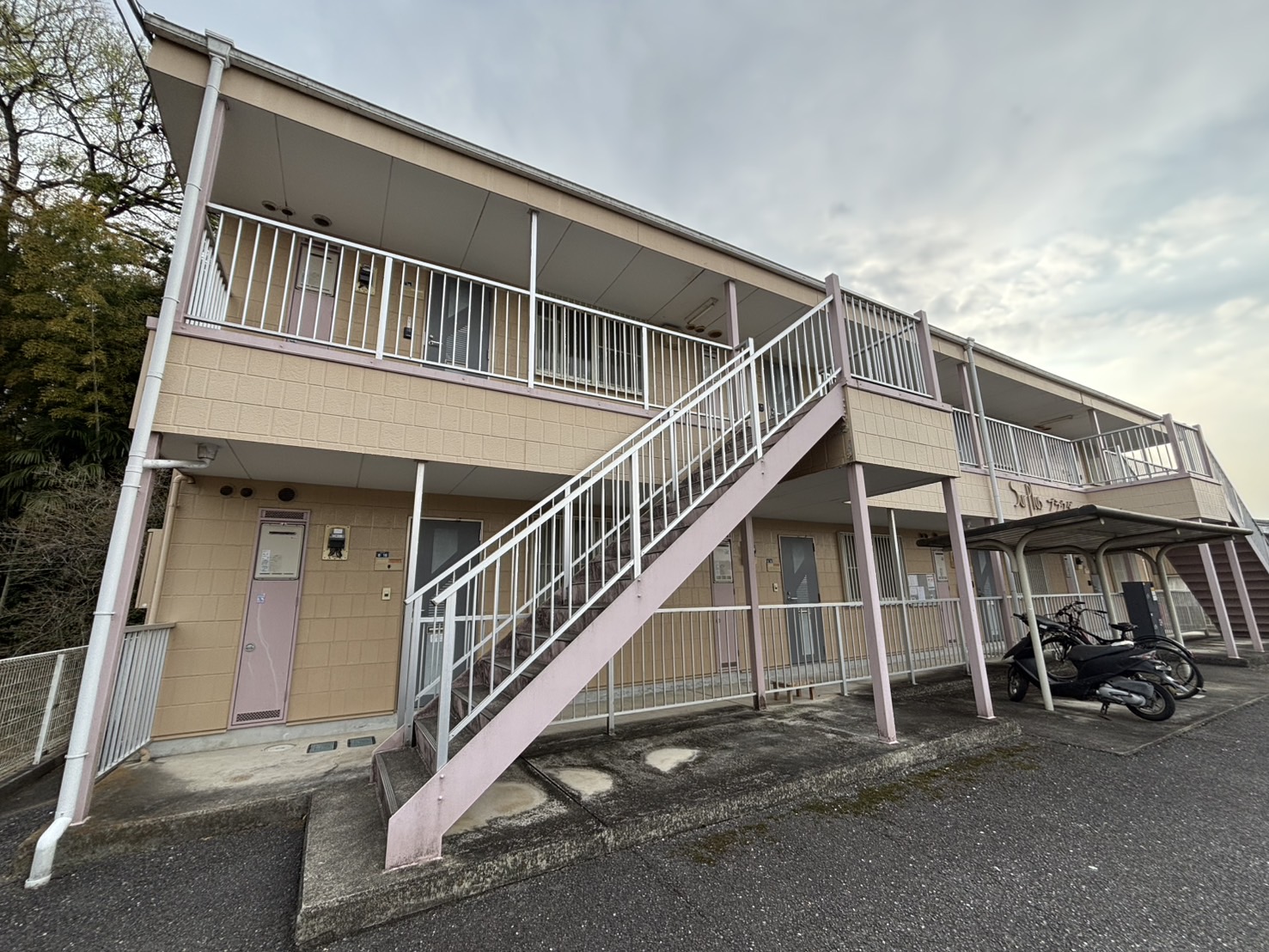 SurplusIIプラウダの建物外観