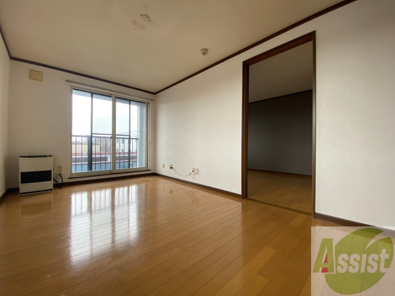 居室・リビング　広くてきれいなリビングです！快適に過ごせそうですね。