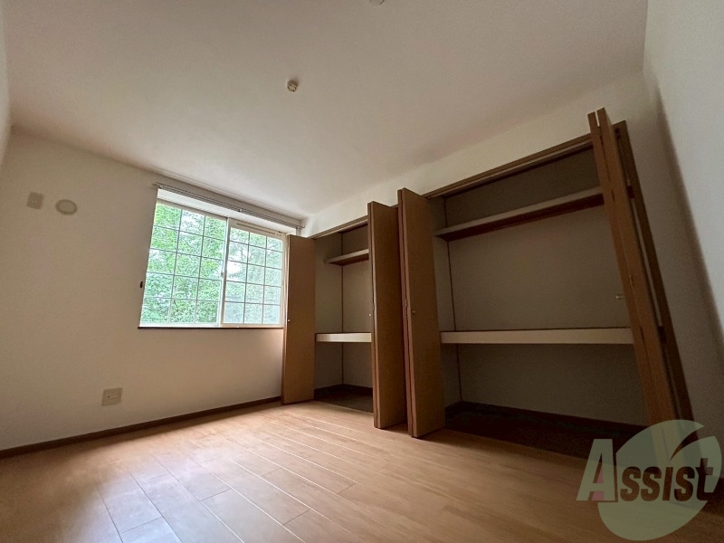 その他部屋・スペース　寝室になりそうな洋室です。シンプルで落ち着きますね。