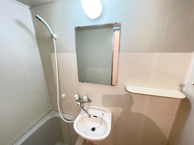 洗面設備　浴室内に洗面台あります