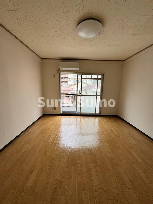 その他部屋・スペース　広くて明るい寝室