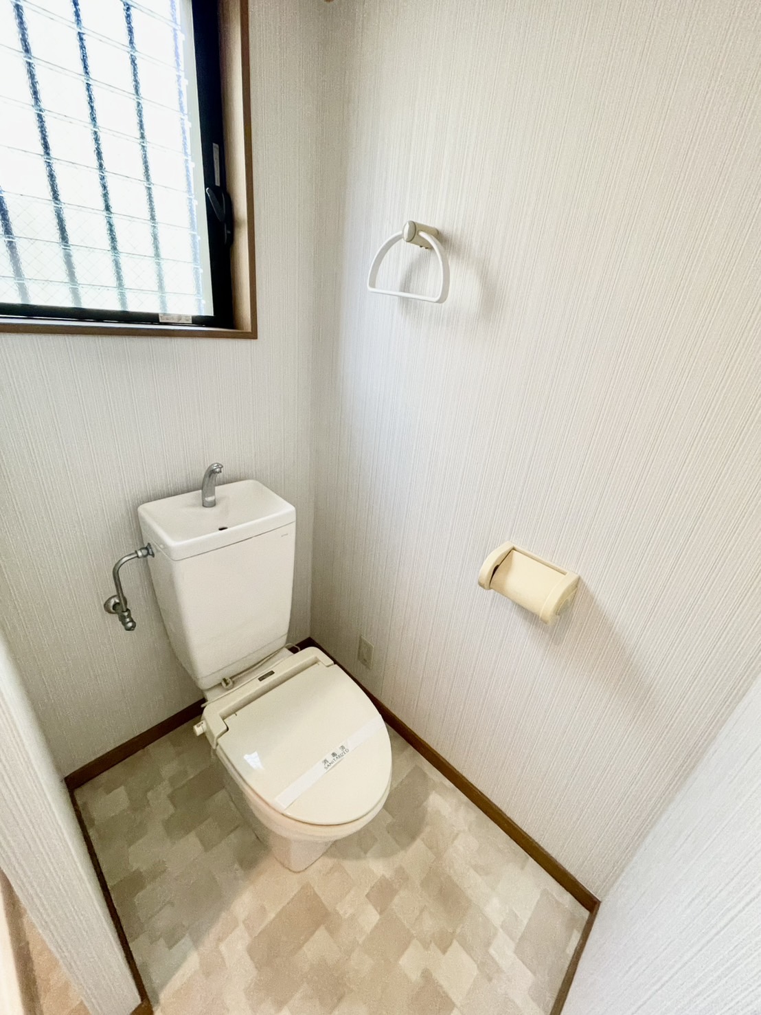トイレ　トイレに窓もあります☆