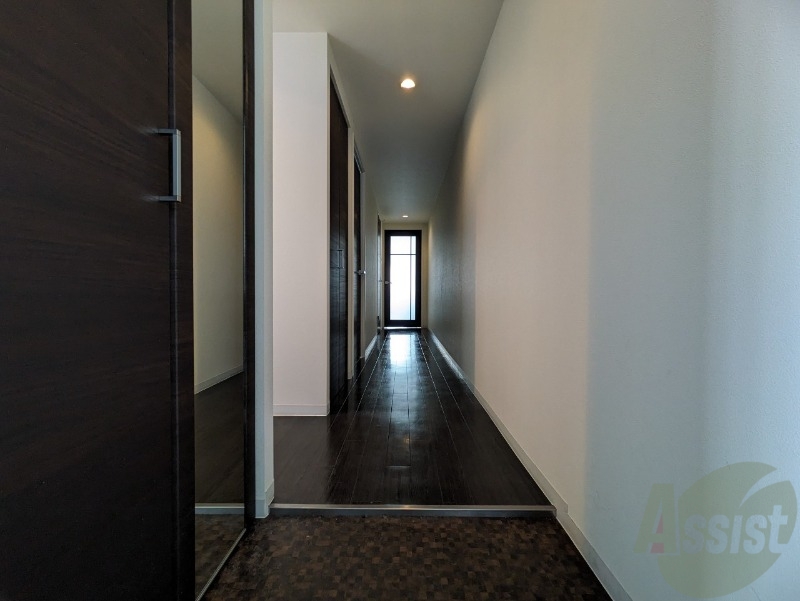 玄関　玄関の様子です。明るい印象ですね。気分もあがりそう。