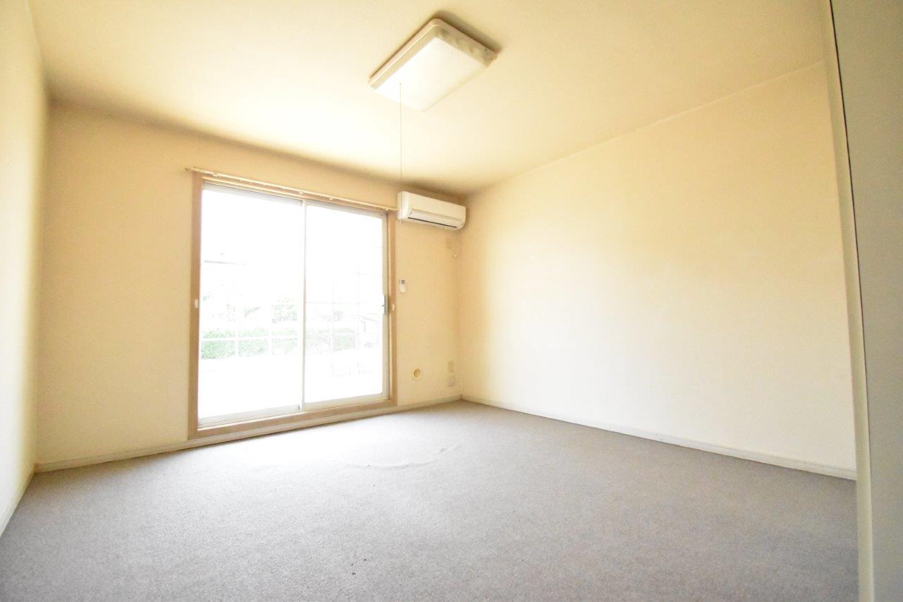 居室・リビング　写真は102号室です