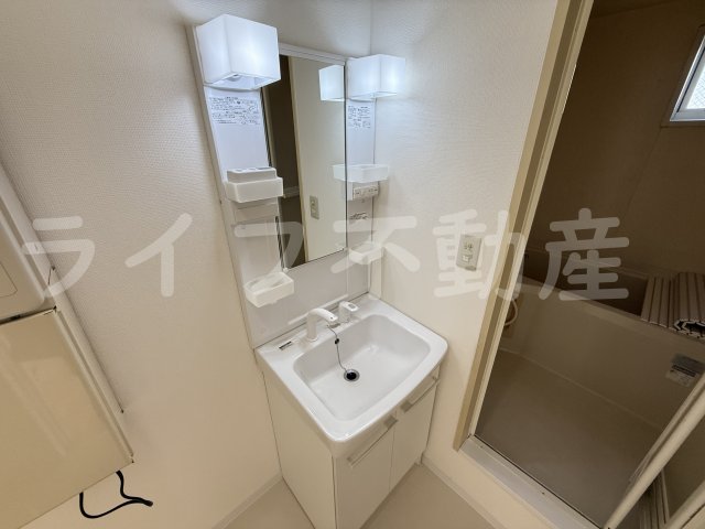 洗面設備　使いやすい独立洗面台です