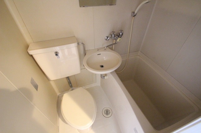 バス・シャワールーム　同物件、別号室のものです。