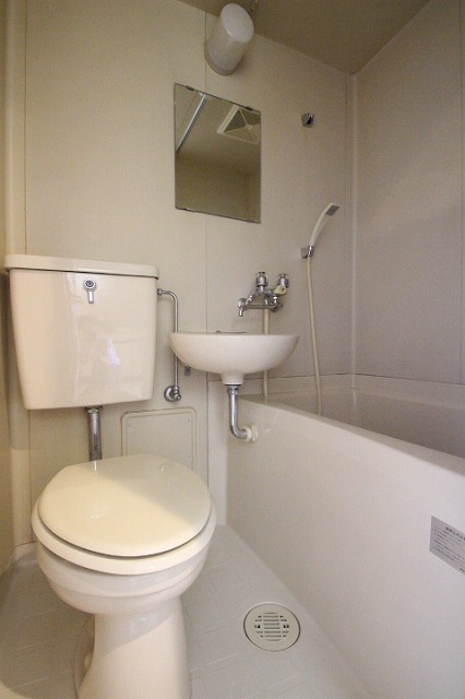 トイレ　同物件、別号室のものです。