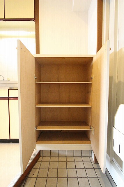 玄関　同物件、別号室のものです。