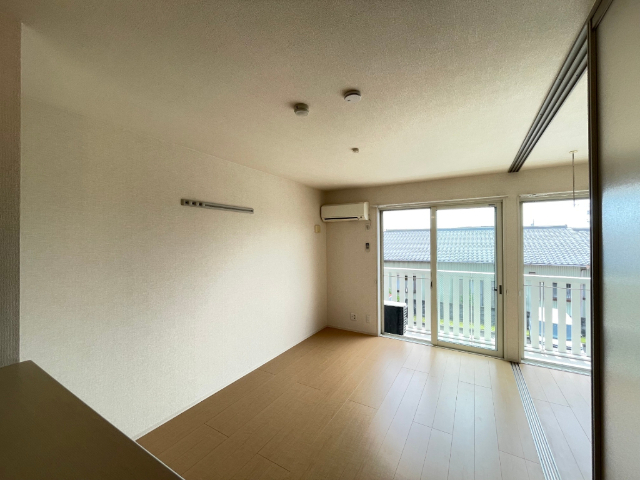 居室・リビング　２０１号室の写真を利用