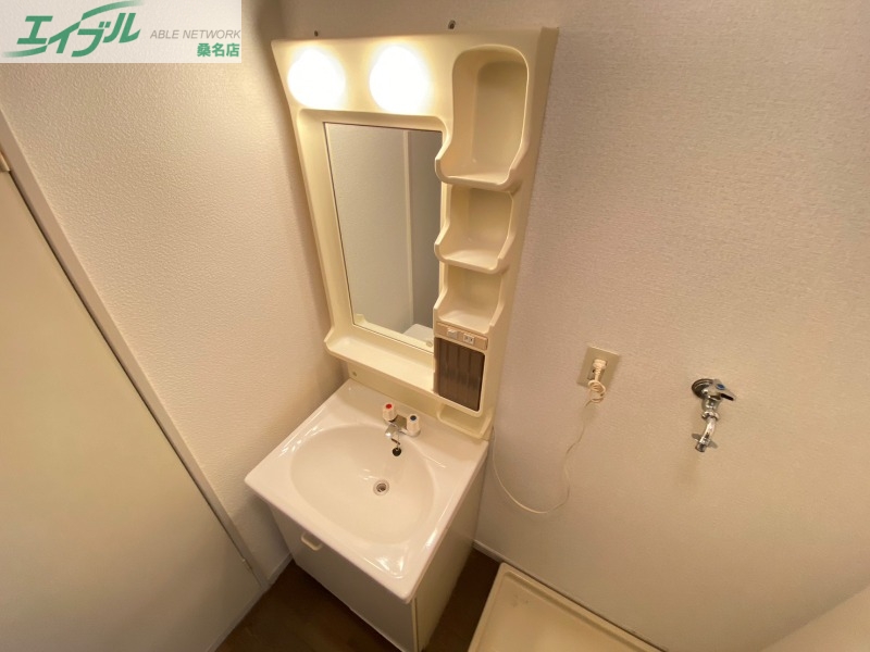 洗面設備　同物件別室反転タイプ画像