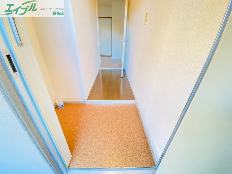 玄関　同物件別室反転タイプ画像