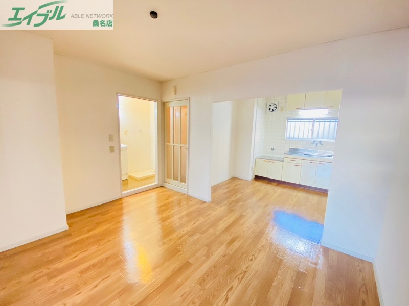 居室・リビング　同物件別室反転タイプ画像