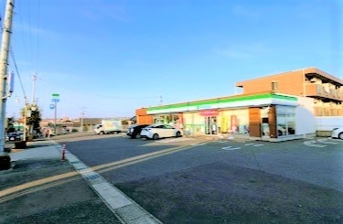 コンビニ　ファミリーマート青山四丁目店（コンビニ）まで364m